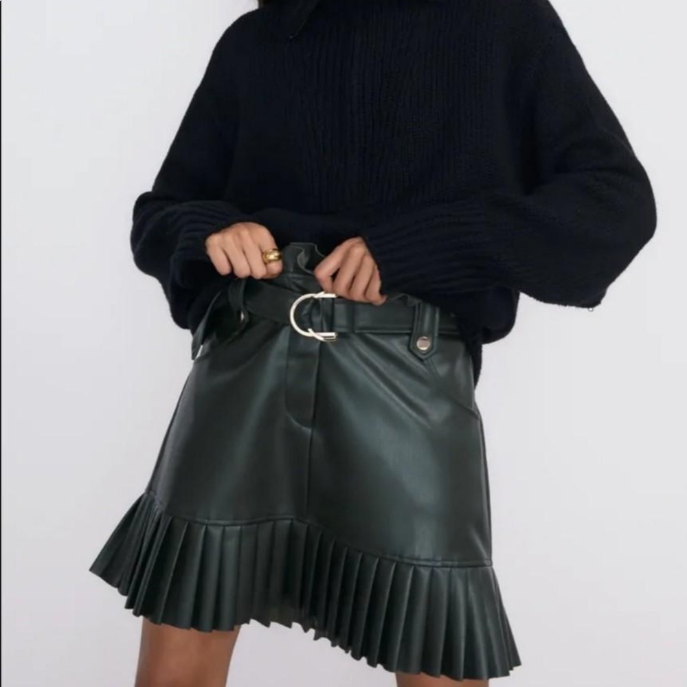Zara Black pleated hem Mini Skirt